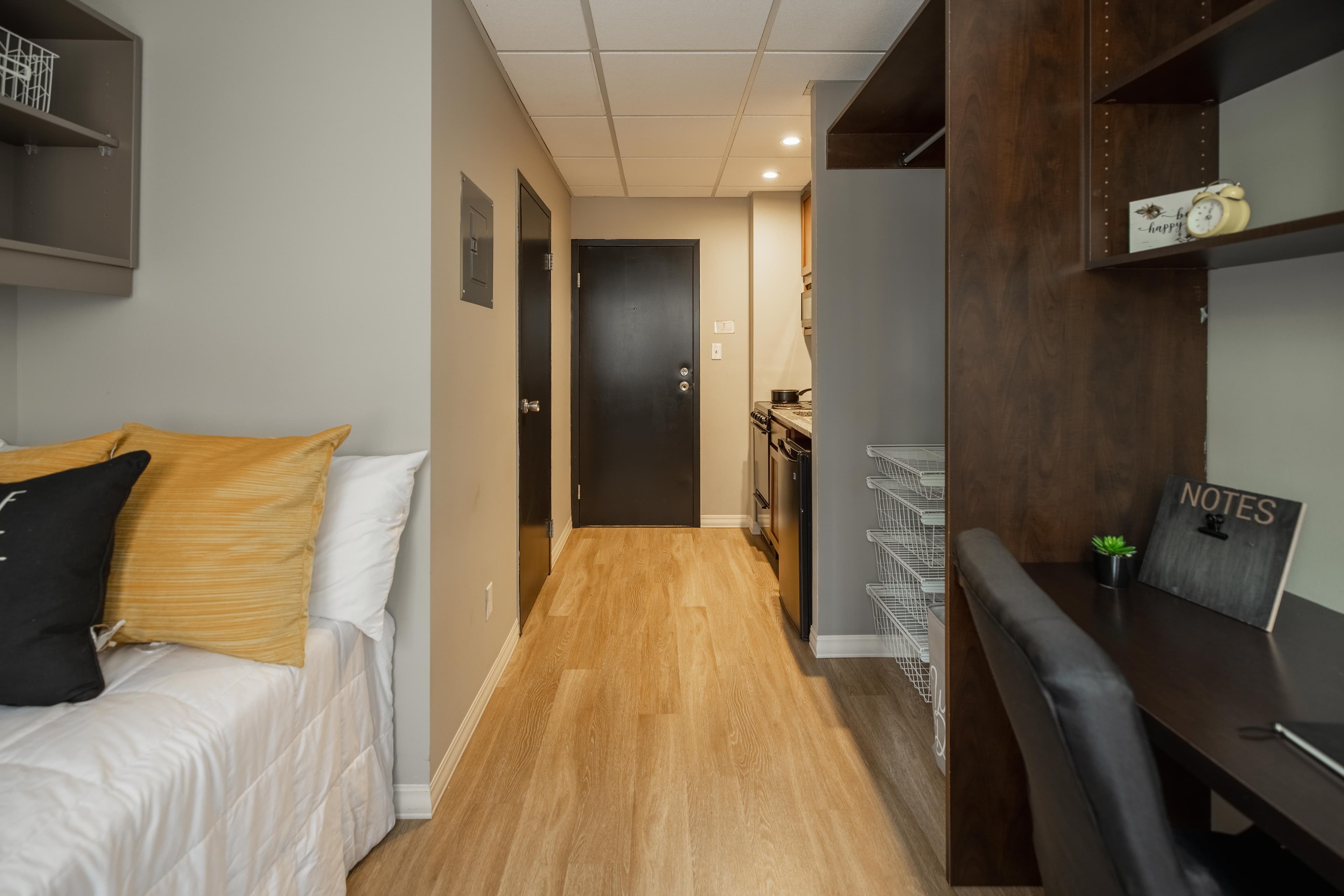 Modern Studio - 401. E Chalmers